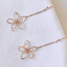 Load image into Gallery viewer, Floral Layered