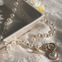Load image into Gallery viewer, Lovely Pearl Pendant Necklace