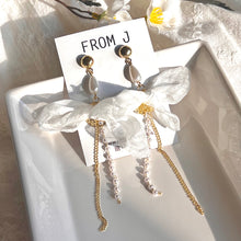 Load image into Gallery viewer, Winged Pearl Cascade Earrings