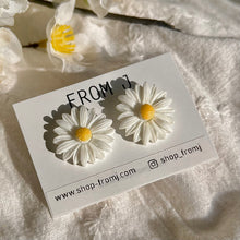 Load image into Gallery viewer, White English Daisy Earrings