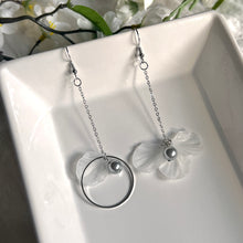 Load image into Gallery viewer, Ocean Petal Earrings