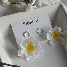 Load image into Gallery viewer, Silver Round Stud Earrings