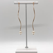 Load image into Gallery viewer, Wavy Pearl Earrings