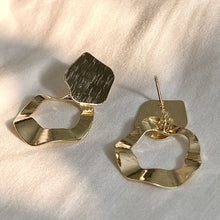 Load image into Gallery viewer, Crushed Gold Vintage Earrings