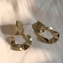 Load image into Gallery viewer, Crushed Gold Vintage Earrings