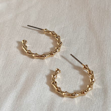 Load image into Gallery viewer, Gold Pipe C Earrings