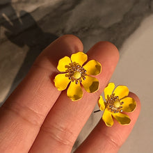 Load image into Gallery viewer, Sunflower Blooms Earrings