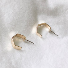 Load image into Gallery viewer, Penta-C gold earrings