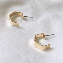 Load image into Gallery viewer, Penta-C gold earrings