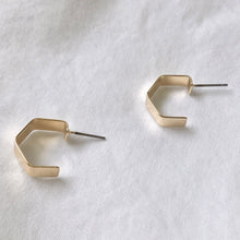 Load image into Gallery viewer, Penta-C gold earrings