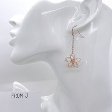 Load image into Gallery viewer, Floral Layered