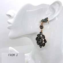 Load image into Gallery viewer, Chandelier