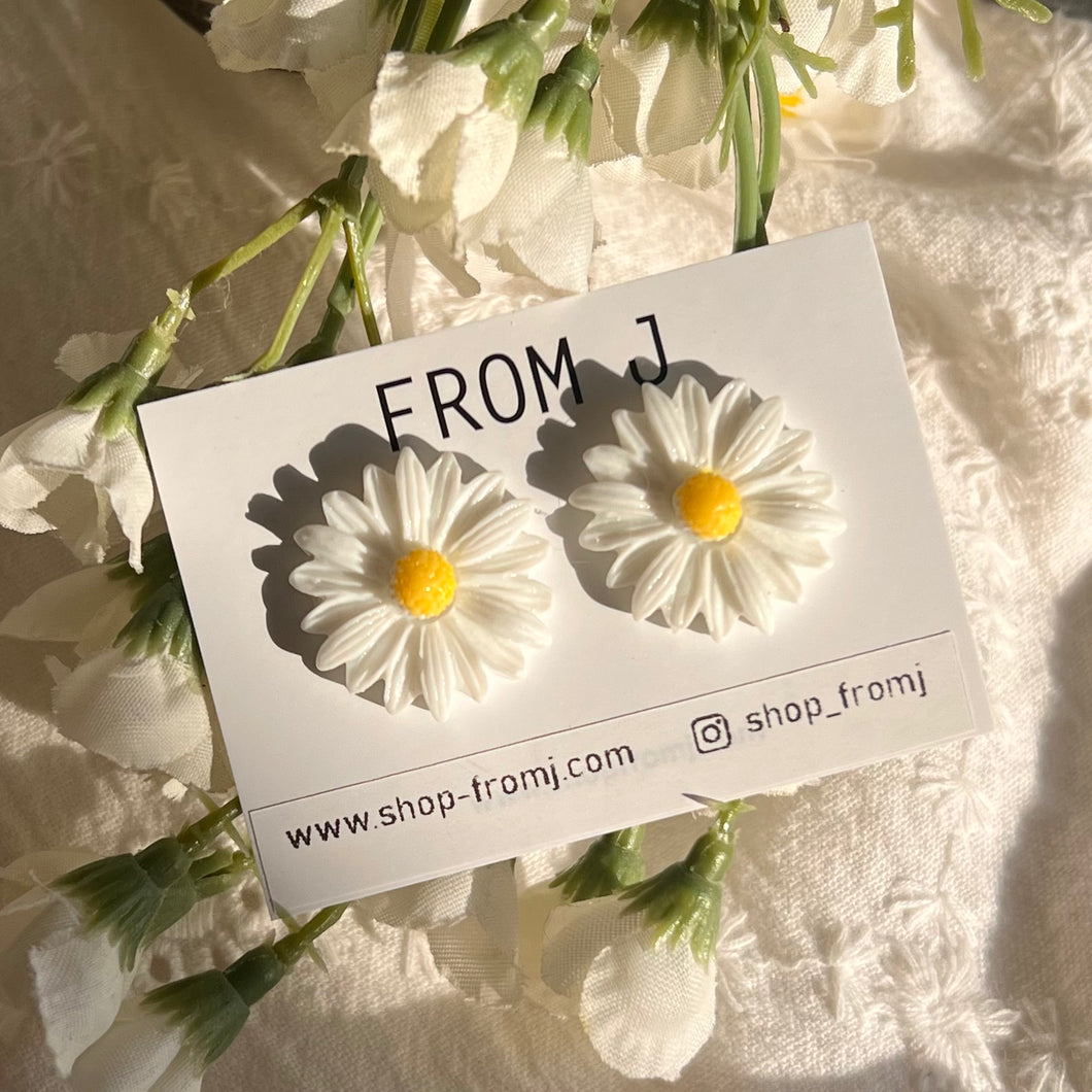 White English Daisy Earrings