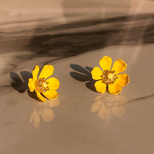 Load image into Gallery viewer, Sunflower Blooms Earrings

